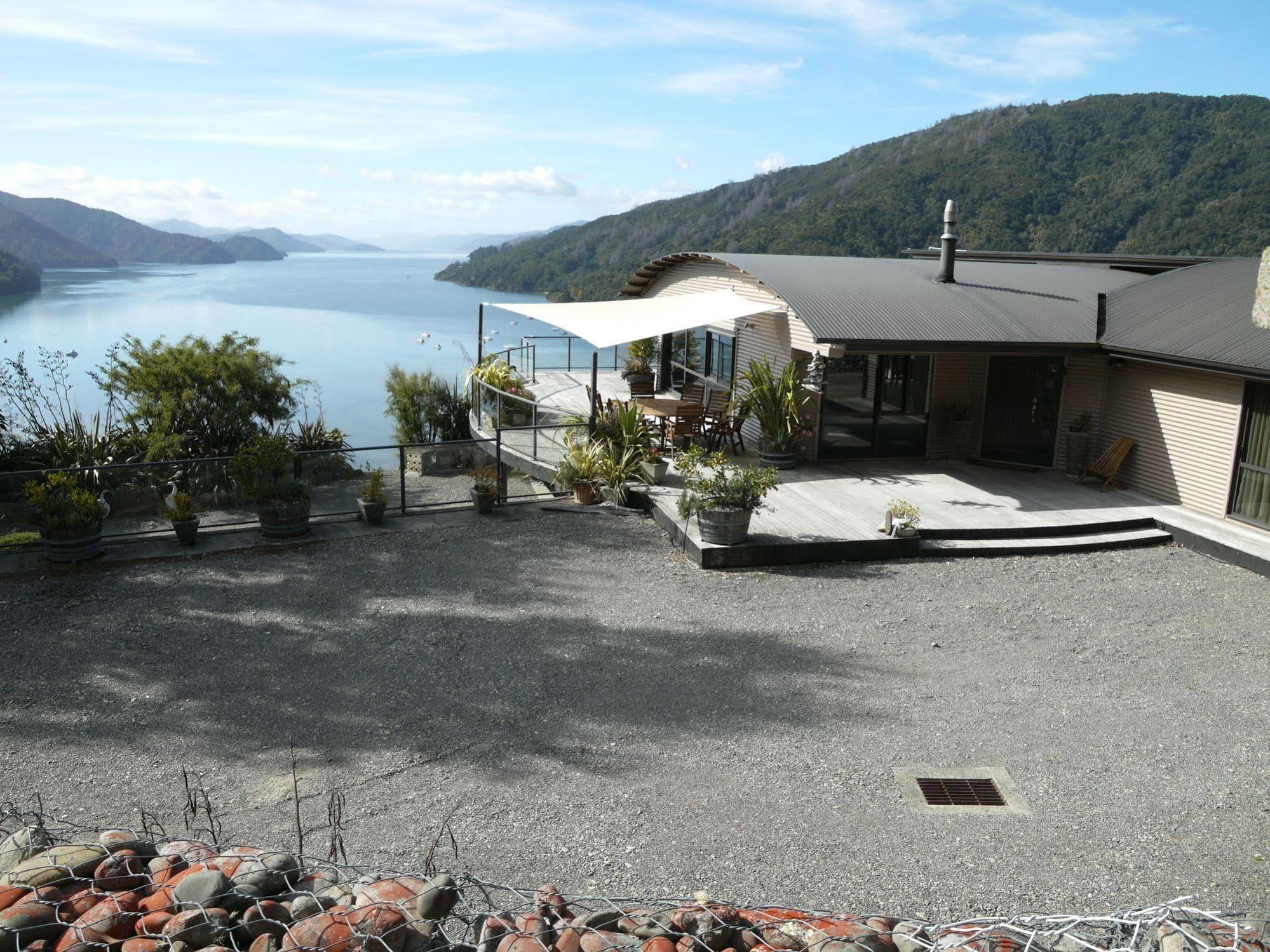 Okiwa Bay Lodge Picton Exterior foto
