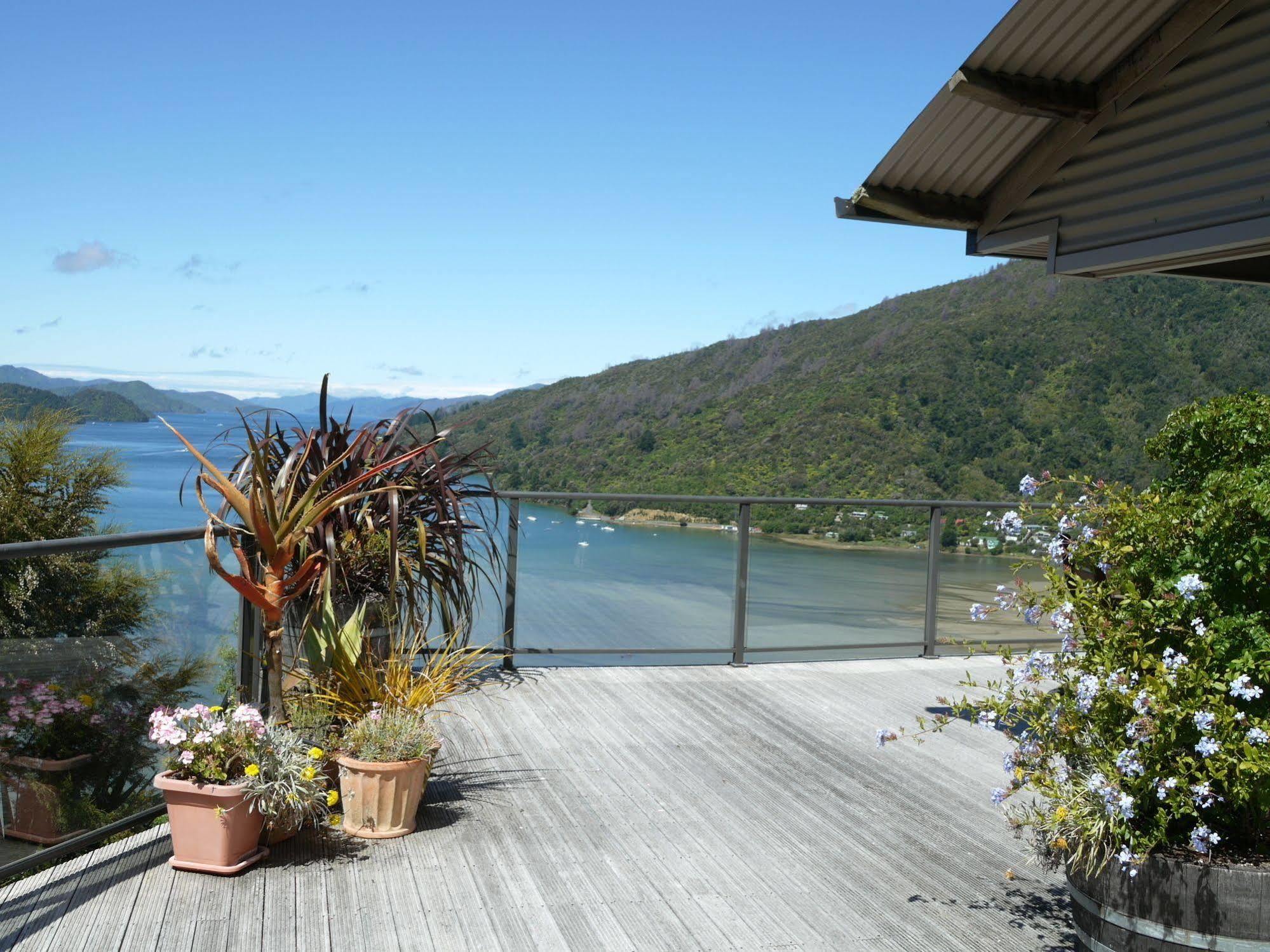 Okiwa Bay Lodge Picton Exterior foto